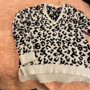 UGG a worn once size large fleece sweater